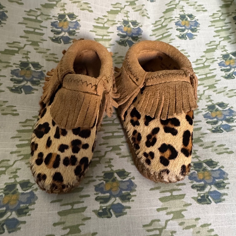 Infant Tan Suede Moccasins
Size 2
